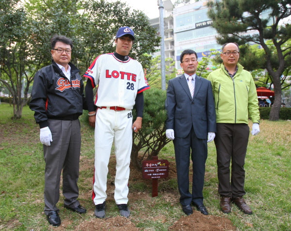 샨림청 우승기념 식수행사